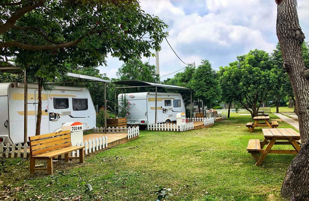 藍鵲渡假莊園,苗栗免搭帳露營,苗栗露營推薦,免搭帳露營,移動城堡露營車,苗栗露營車,苗栗 藍鵲