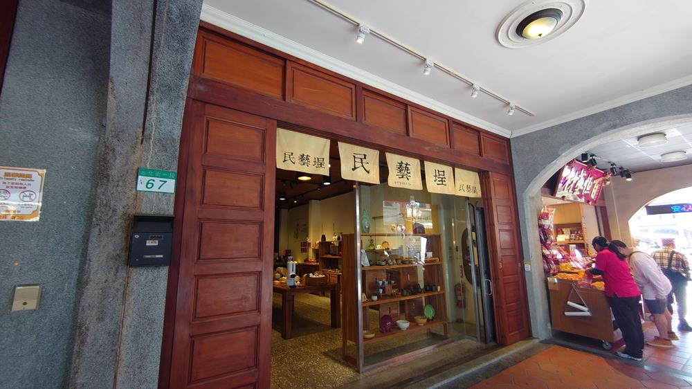 大稻埕行程推薦,迪化街,台北霞海城隍廟,永樂市場,大稻埕,Antique Bar 1900,OrigInn Space 大稻埕,Antique Bar 1900,大稻埕酒吧,Antique Bar 1900復古酒吧,台北住宿推薦,OrigInn Space 大稻埕,大稻埕特色旅宿,OrigInn Space,大稻埕住宿推薦,六館街尾洋式店屋,迪化街住宿,迪化街特色酒吧