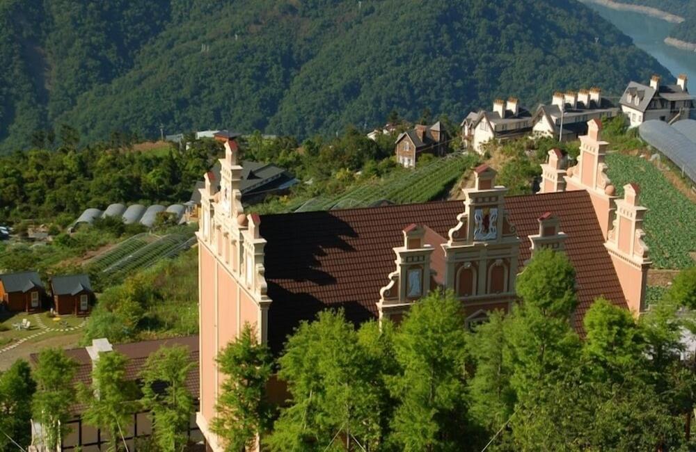 清境佛羅倫斯渡假山莊,清境農場住宿,清境農場住宿推薦,清境農場民宿,清境農場小木屋,清境農場,清境親子友善民宿,清境農場歐洲莊園小木屋,南投住宿推薦,清境住宿推薦,清境平價民宿,清境小木屋,清境歐洲莊園,清境包棟民宿,清境農場包棟民宿,南投包棟民宿,清境寵物友善民宿,清境親子友善住宿,清境農場寵物友善民宿,清境農場親子友善住宿,清境包棟 Villa