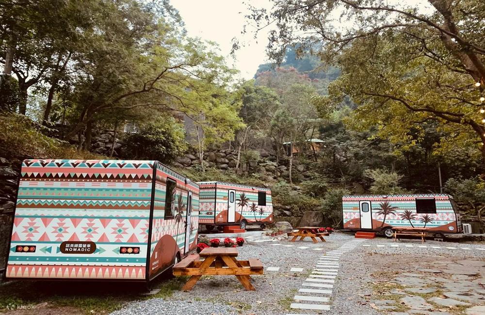 拉瀑灣星空民宿,屏東露營車推薦,屏東露營推薦,南部露營車推薦,露營車,哈尤溪溯溪活動,屏東霧台露營,屏東霧台石屋體驗,石板屋體驗