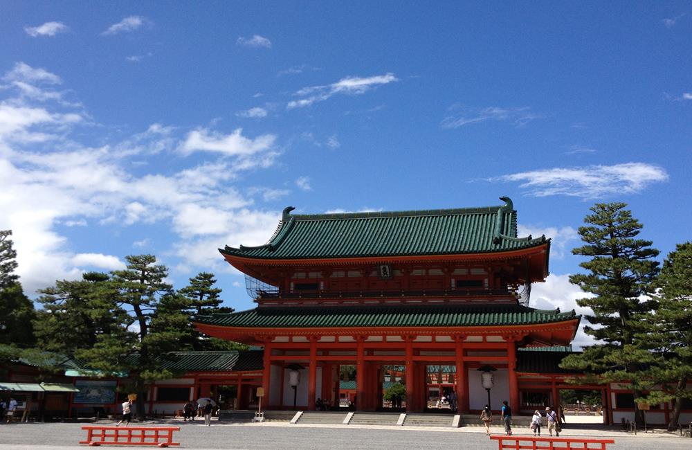 平安神宮,日本三大神宮,平安神宮櫻花,平安神宮御守,平安神宮介紹,平安神宮堂本剛,平安神宮官網,京都,京都景點,京都自由行,京都特色,京都旅行,京都私房景點,京都遊記,京都神社,京都市,京都一日遊,京都廟宇,日本神社寺廟,京都世界遺產,寺廟,寺廟與神社