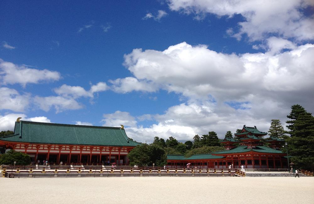 平安神宮,日本三大神宮,平安神宮櫻花,平安神宮御守,平安神宮介紹,平安神宮堂本剛,平安神宮官網,京都,京都景點,京都自由行,京都特色,京都旅行,京都私房景點,京都遊記,京都神社,京都市,京都一日遊,京都廟宇,日本神社寺廟,京都世界遺產,寺廟,寺廟與神社