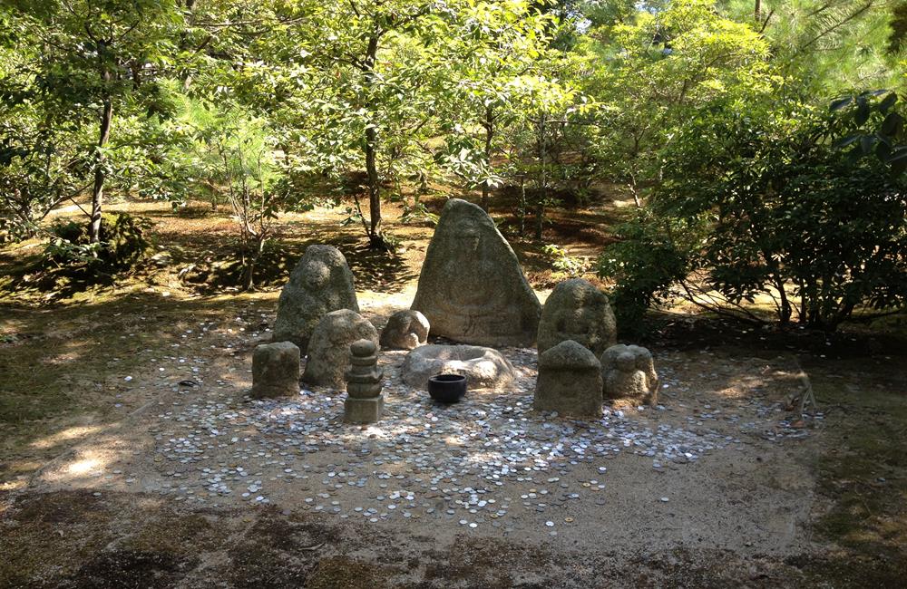 金閣寺,金閣寺三島由紀夫,金閣寺小說,鹿苑寺,金閣寺官網,金閣寺介紹,京都,京都景點,京都自由行,京都神社,京都廟宇,日本神社寺廟,京都世界遺產,寺廟,寺廟與神社,日本三大神宮,京都一日遊,京都特色,京都旅行,京都私房景點