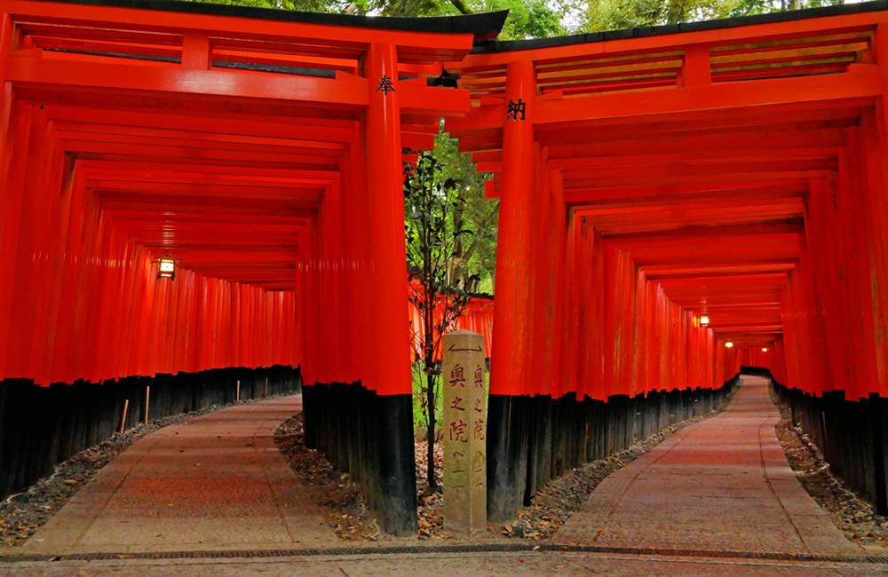 伏見稻荷大社,稻荷神社,伏見稻荷神社,稻荷神社狐狸,稻荷神社狐狸御守,稻荷神社故事,日本三大稻荷神社,伏見稻荷大社御守,伏見稻荷大社靈異,伏見稻荷神社狐狸,伏見稻荷大社介紹,京都,京都景點,京都自由行,京都神社,京都廟宇,日本神社寺廟,京都世界遺產,寺廟,寺廟與神社,日本三大神宮,京都一日遊,京都特色,京都旅行,京都私房景點