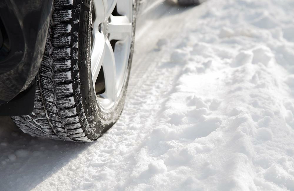 雪胎,snow tire,studless tire,日本租車推薦,日本租車,日本租車網,日本租車攻略,日本租車價錢,日本租車保險,日本租車公司,日本租車年齡上限,日本租車9人座,日本租車8人座,租車公司推薦,租車,租車保險,租車網,租車自駕