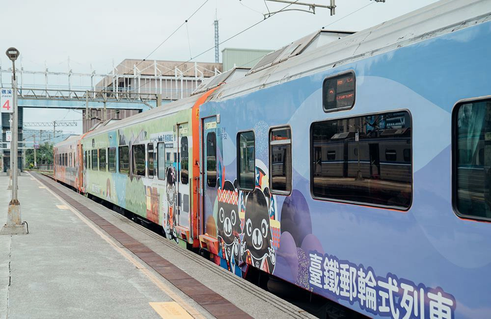 郵輪式列車,仲夏寶島號,仲夏寶島號蒸汽火車,仲夏寶島號行程,郵輪式列車環島之星,臺鐵,蒸汽火車,環島之星,環島之星夢想號,環島之星夢想號—迪士尼主題列車,台東熱氣球嘉年華,易遊網