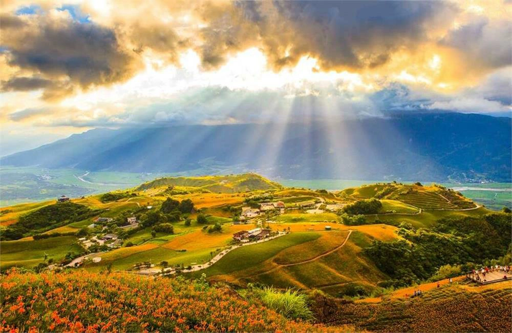 六十石山,六十石山即時影像,六十石山民宿,六十石山交通,六十石山路況,六十石山季節,六十石山接駁車,六十石山金針花,六十石山金針花地標,六十石山金針花海 季節,六十石山金針花 2024,六十石山金針花海的圖片,六十石山金針花 交通,花蓮,富里,六十石山