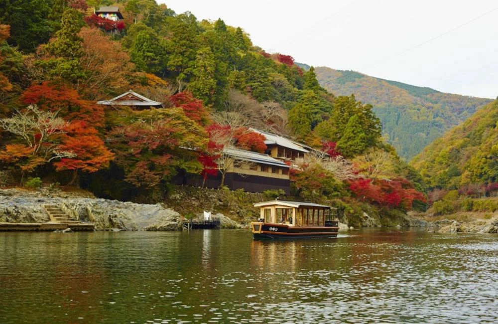 虹夕諾雅京都交通,虹夕諾雅京都,虹夕諾雅 京都,虹夕諾雅京都 介紹,虹夕諾雅京都候船室,虹夕諾雅京都 飯店,虹夕諾雅京都 價位,渡月橋,嵐山,星野度假村交通,星野,星野集團,虹夕諾雅 交通,虹夕諾雅接駁