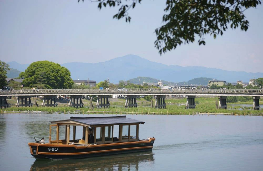 虹夕諾雅京都交通,虹夕諾雅京都,虹夕諾雅 京都,虹夕諾雅京都 介紹,虹夕諾雅京都候船室,虹夕諾雅京都 飯店,虹夕諾雅京都 價位,渡月橋,嵐山,星野度假村交通,星野集團,虹夕諾雅 交通,虹夕諾雅接駁,虹夕諾雅 京都 屋形船