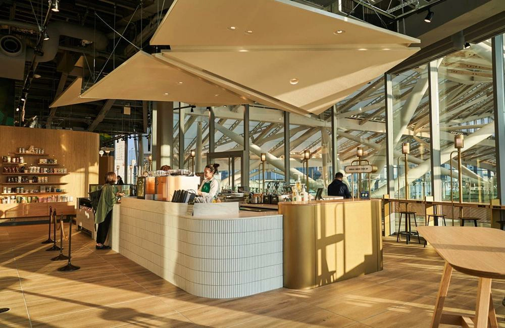 日本星巴克,辦公咖啡廳,讀書咖啡廳,可充電咖啡廳,SMART LOUNGE,日本,星巴克,東京,日本星巴克辦公咖啡廳