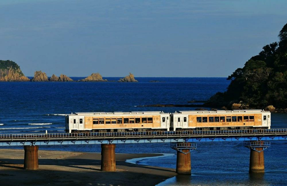 九州觀光列車推薦,九州列車,九州列車預約,九州觀光列車,九州觀光列車價格,JR九州觀光列車,jr九州觀光列車預約,日本九州列車,日本觀光列車,日本觀光列車預約,由布院之森,阿蘇男孩,雙星4047,坐A列車去吧,36+3,觀八一六,ARU RESSHA,指宿之玉手箱,海幸山幸,翡翠 山翡翠