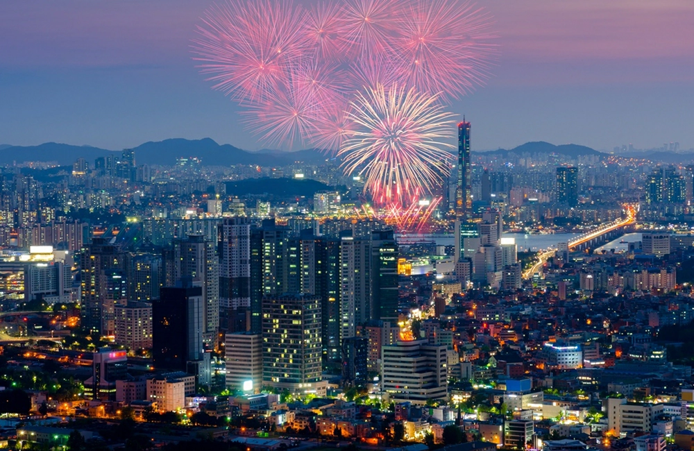 跨年機票優惠出爐!2025~2026出國航線價格與比價攻略 - Travel x Freedom 旅誌字遊 threeonelee.com 跨年機票,首爾機票,跨年,跨年出國,機票,機票價格查詢,機票查詢,機票促銷,機票優惠,易遊網,易遊網機票,易遊網機票折扣碼,易遊網機票優惠