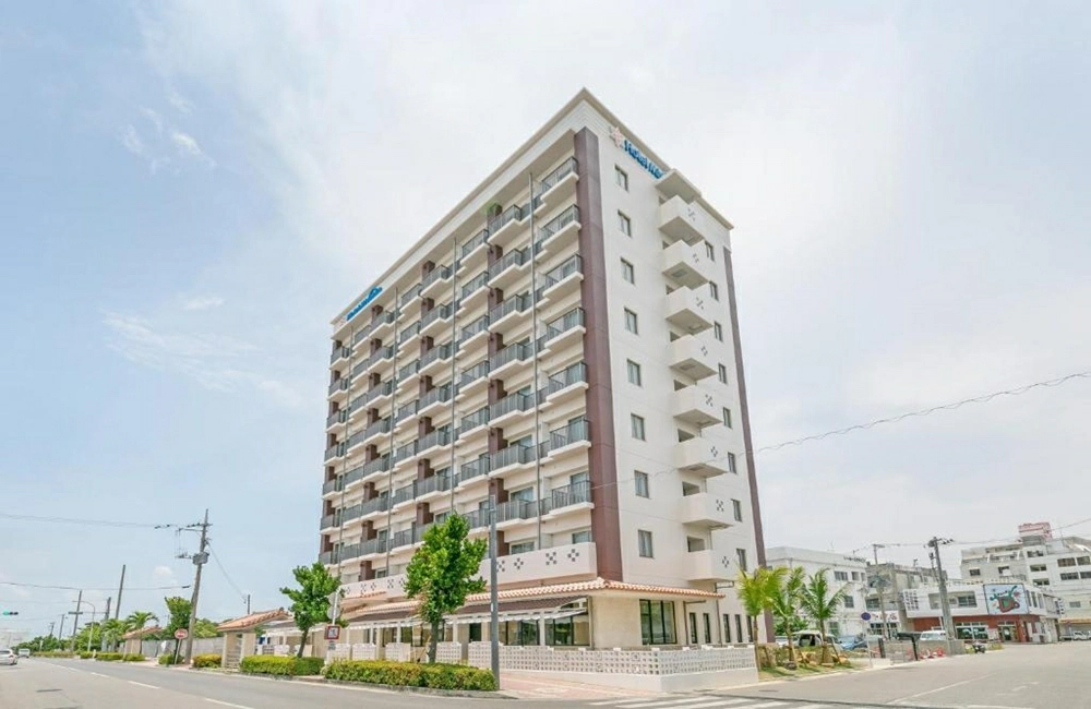 南之美花飯店 Hotel Miyahira｜石垣市區住宿外觀與港口風景