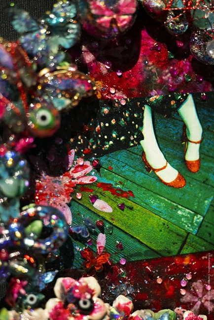 蜷川實花展2026:日本京都爆紅!展覽海外首站登台灣台北華山 - Travel x Freedom 旅誌字遊 threeonelee.com 蜷川實花展台北場 多點投影與水晶串飾的光影細節