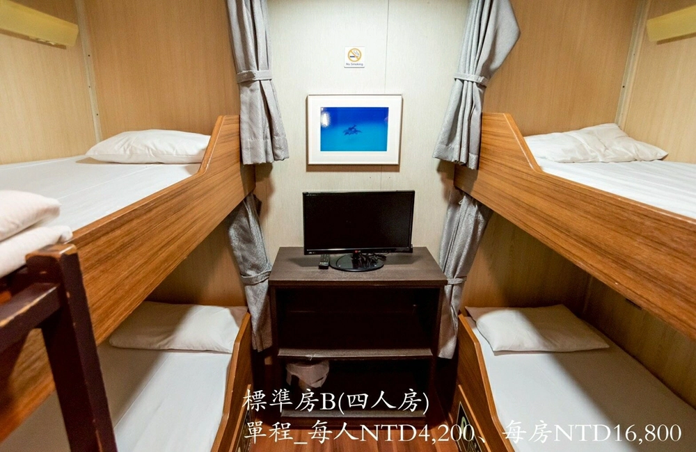 YAIMA 丸號標準房 B 四人房艙內配置，上下舖床位設計，適合朋友或小團體搭乘基隆直航石垣島渡輪