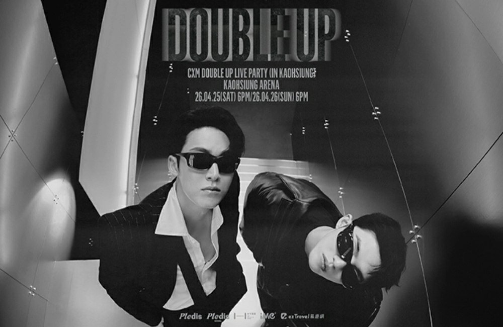 SEVENTEEN小分隊cxm演唱會高雄開唱懶人包整理 - Travel x Freedom 旅誌字遊 threeonelee.com SEVENTEEN 小分隊 CxM 成員 S.COUPS 與 MINGYU 穿著黑色造型,在室內空間中對鏡頭展現舞台氣場的形象畫面